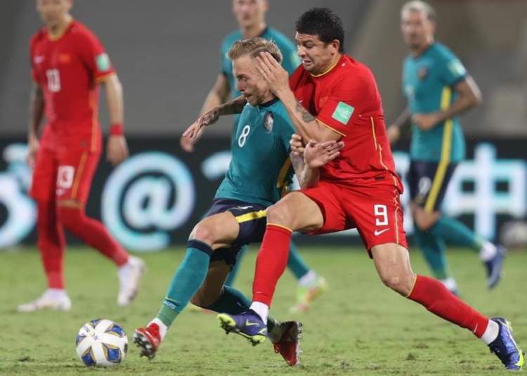 蒙古王那顺格日勒重拳击倒对手，散打王对决显威