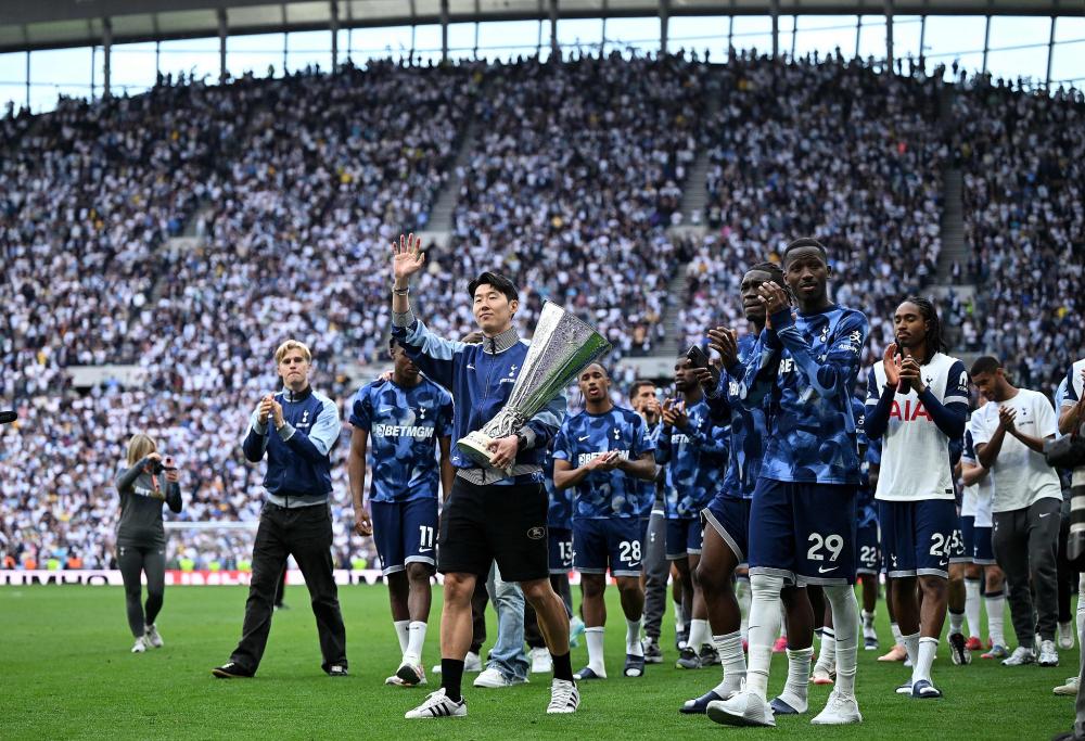 38岁梅西依旧掌控比赛，用瞬间决定胜负，展现非凡实力。